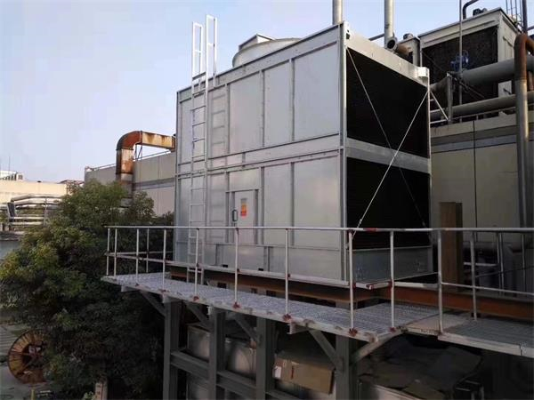 根據(jù)什么計算閉式冷卻塔的補水量？(北京閉式冷卻塔補水)